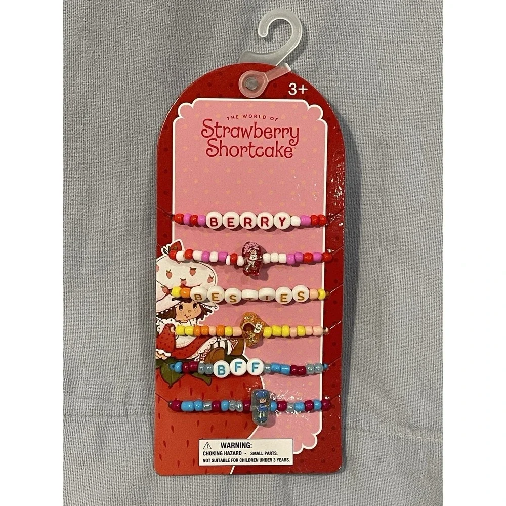 NEW Set Strawberry Shortcake Berry Besties Lip Gloss Keychain‎ Bracelet Beauty